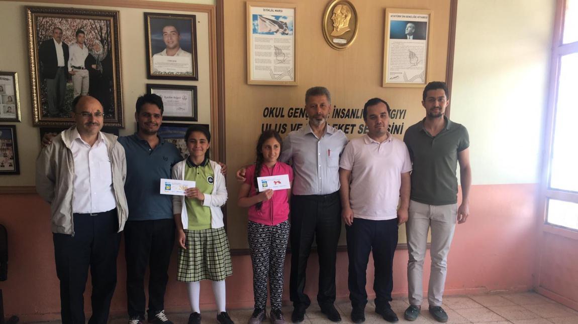 Türkiye Geneli Düzenlenen ''Efendimizin İzinde'' Siyer yarışmasında okulumuz öğrencileri ilçe birincisi ve ikincisi oldu.